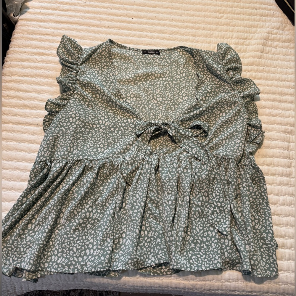 Women's Floral Patterned Blouse with Ruffle Sleeves and Tie Front